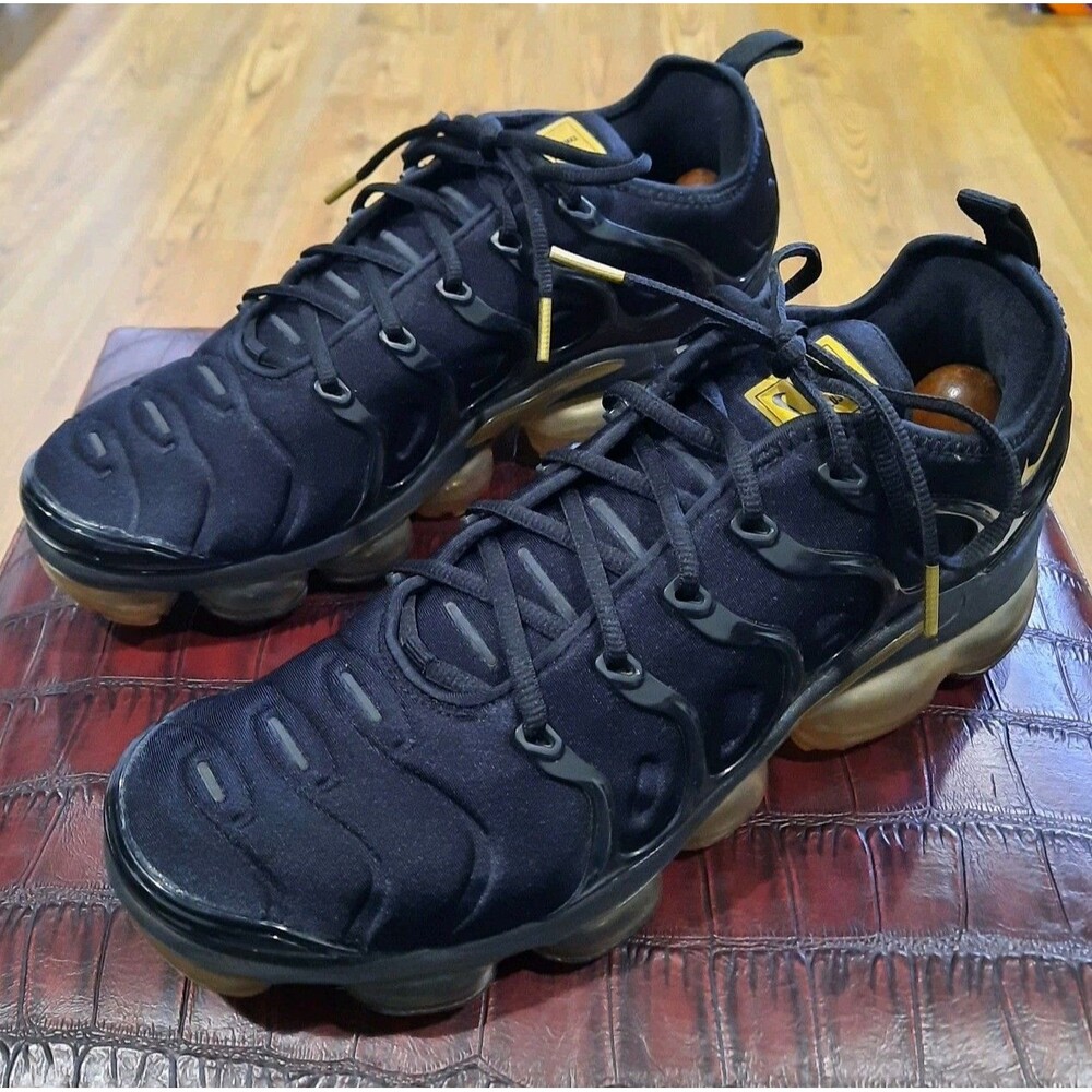 RARE Nike Air VaporMax Plus Black Metallic Gold CW7299-001 Men's Size 10.5 XLNT